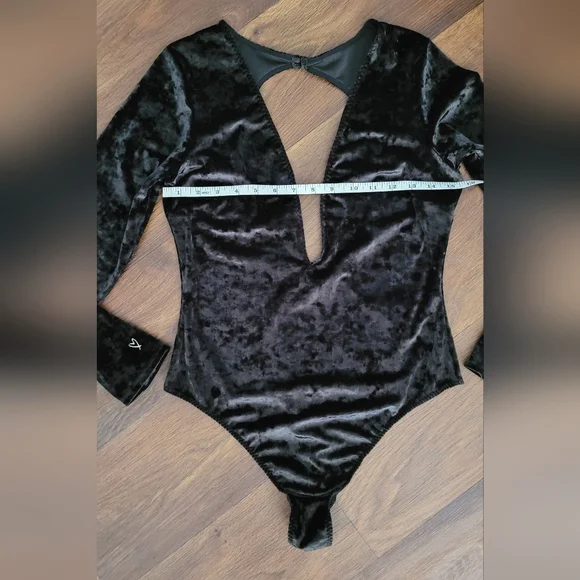 Victorias Secret Crushed Velvet Thong Style Bodysuit, Women's M/L, Classic Black - Picture 9 of 10
